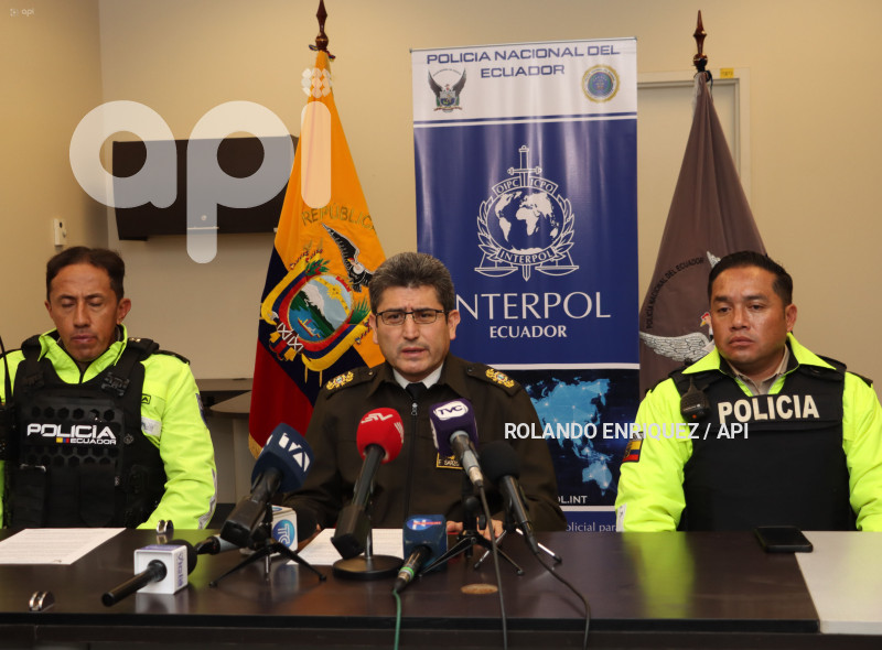 RUEDA-PRENSA-DEPORTACION-SALCEDO-AEROPUERTO