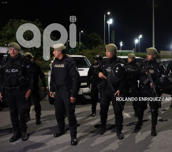 RUEDA-PRENSA-DEPORTACION-SALCEDO-AEROPUERTO