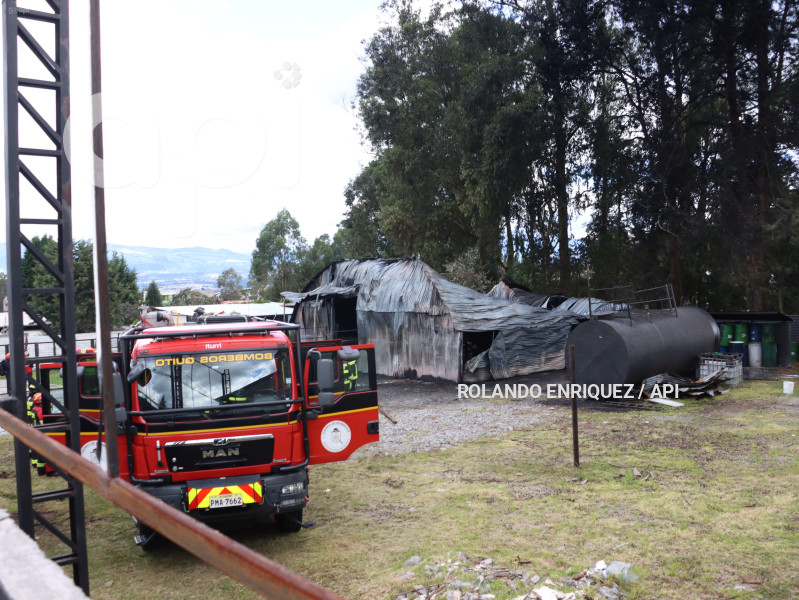 INCENDIO-AUTOPISTA-RUMINAHUI