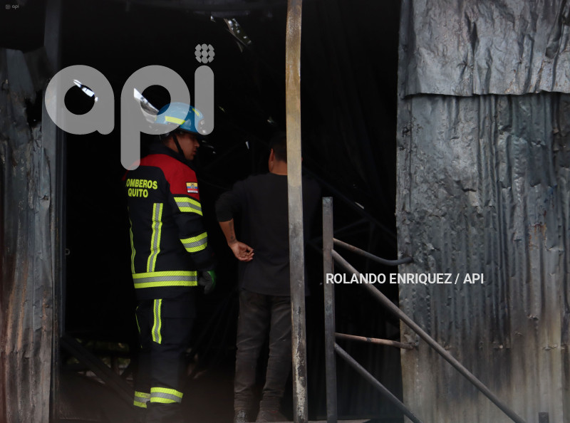 INCENDIO-AUTOPISTA-RUMINAHUI