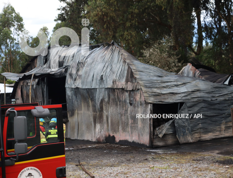 INCENDIO-AUTOPISTA-RUMINAHUI