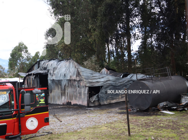INCENDIO-AUTOPISTA-RUMINAHUI