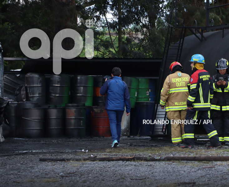 INCENDIO-AUTOPISTA-RUMINAHUI