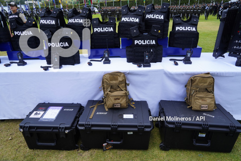 NOBOA EQUIPOS POLICIA