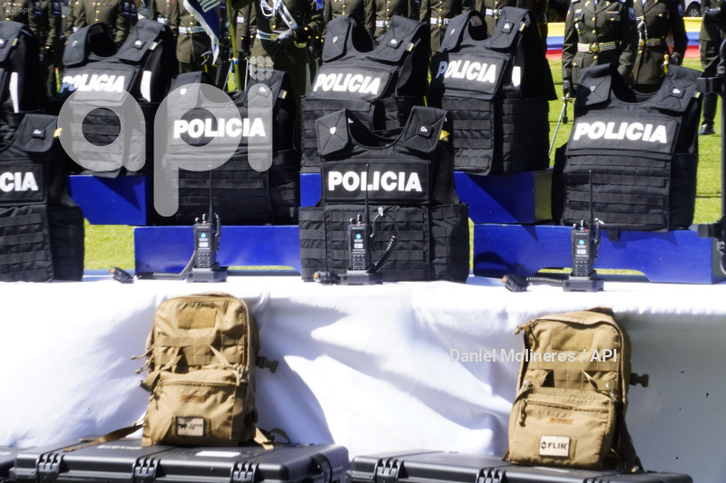 NOBOA EQUIPOS POLICIA