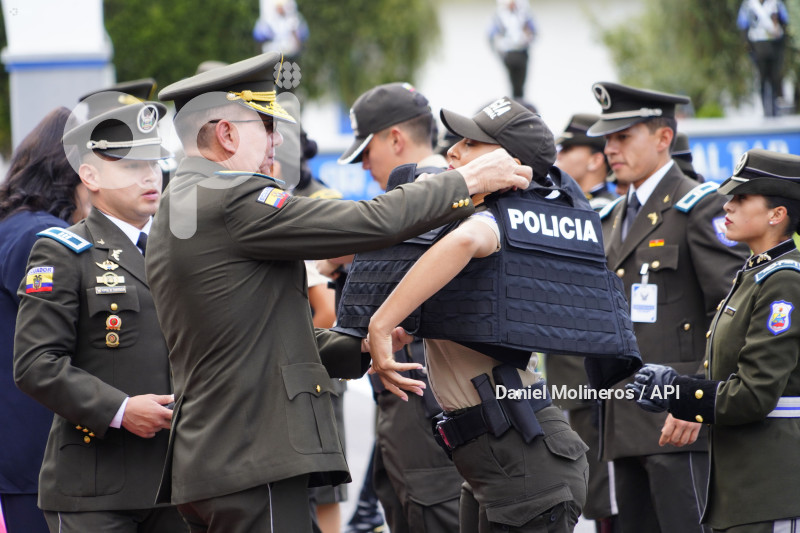 NOBOA EQUIPOS POLICIA
