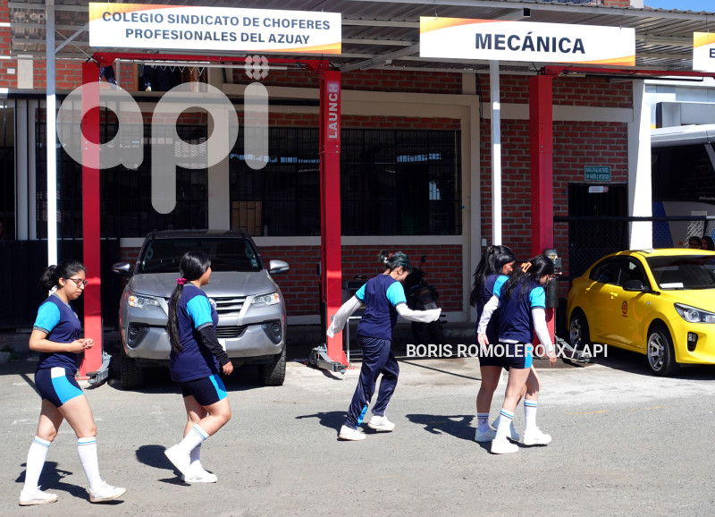CUENCA-CIERRE-UNIDAD EDUCATIVA-SINDICATO CHOFERES AZUAY