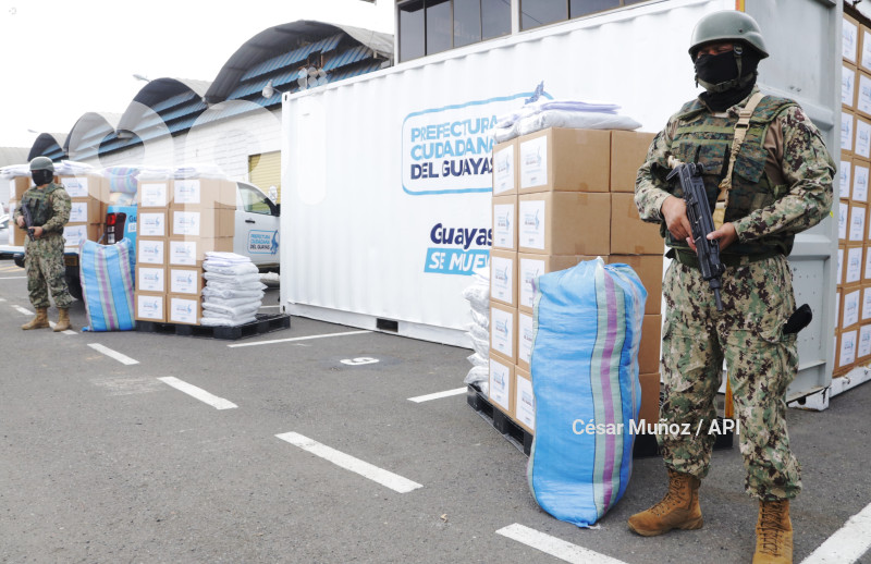 GYE-ENTREGA KITS A FFAA