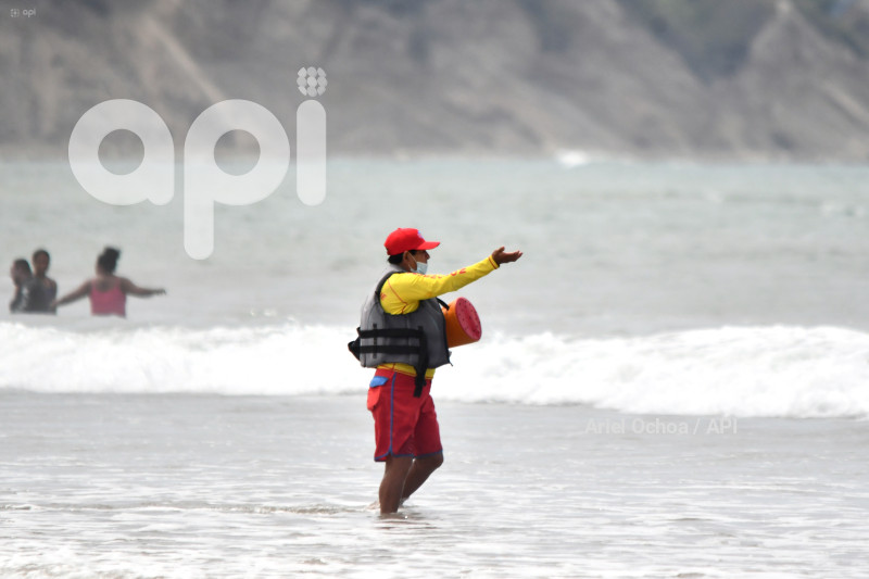 MANTA-SURF-TURISMO-EMERGENCIA-NACIONAL