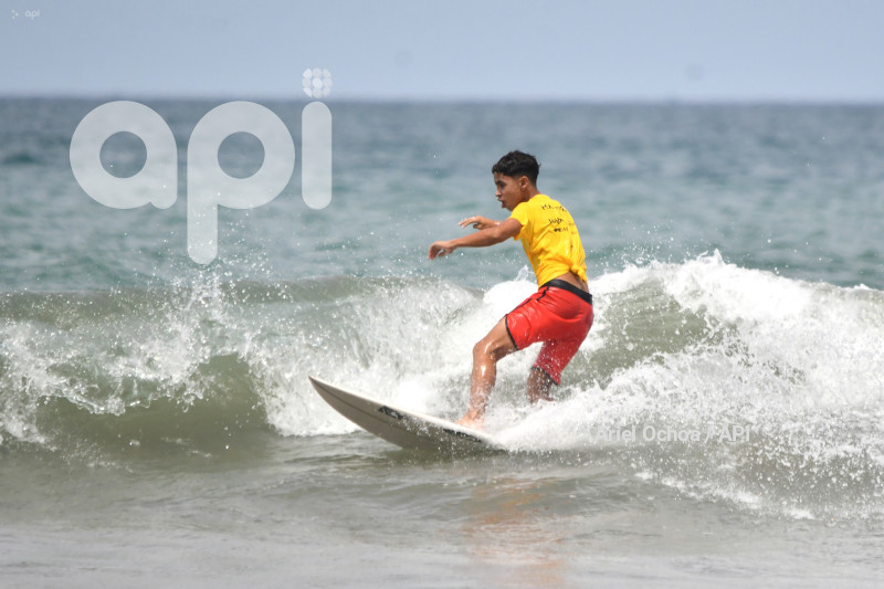 MANTA-SURF-TURISMO-EMERGENCIA-NACIONAL