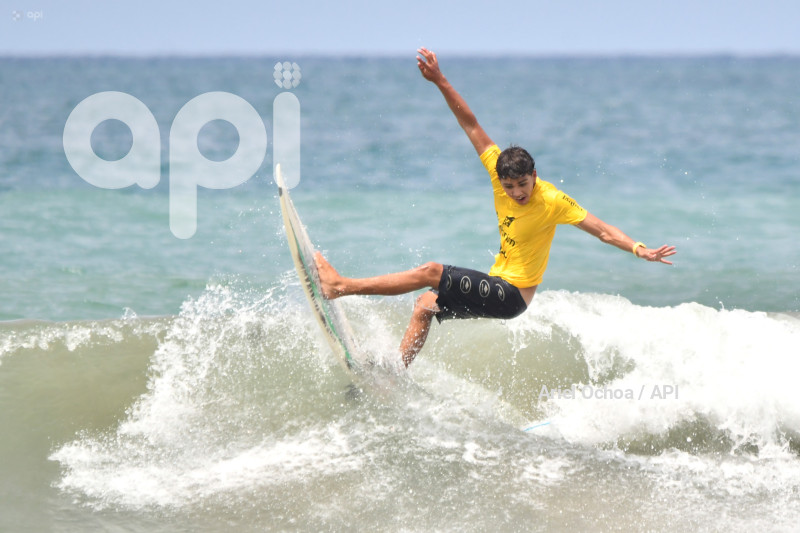 MANTA-SURF-TURISMO-EMERGENCIA-NACIONAL
