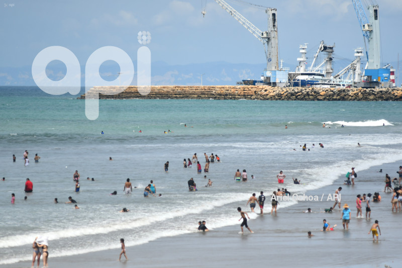 MANTA-SURF-TURISMO-EMERGENCIA-NACIONAL