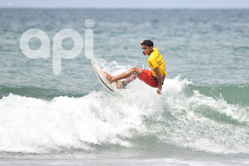 MANTA-SURF-TURISMO-EMERGENCIA-NACIONAL