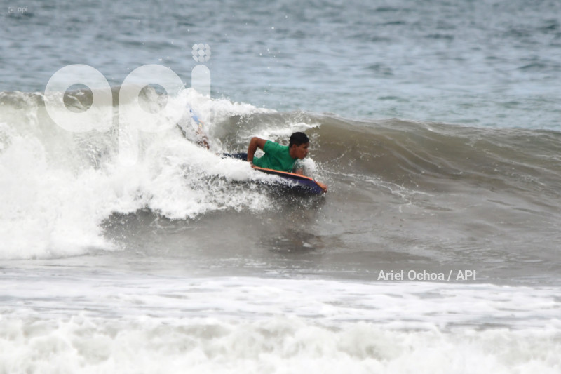 MANTA-SURF-TURISMO-EMERGENCIA-NACIONAL
