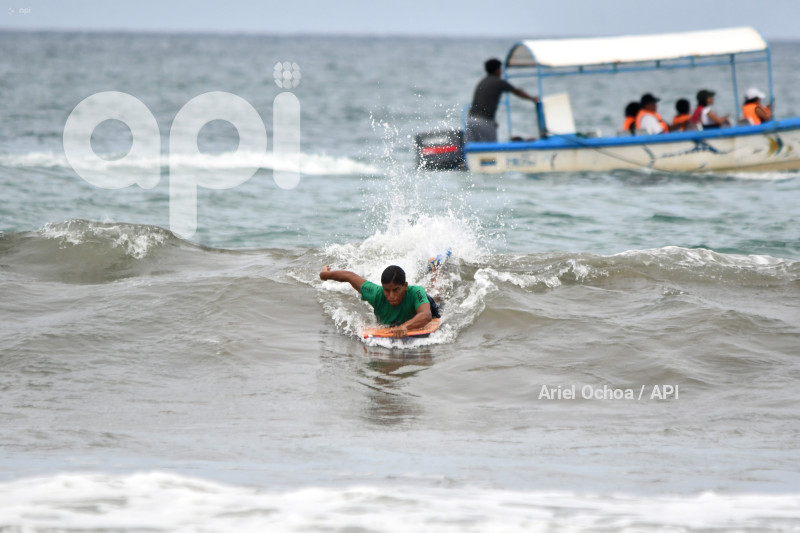 MANTA-SURF-TURISMO-EMERGENCIA-NACIONAL