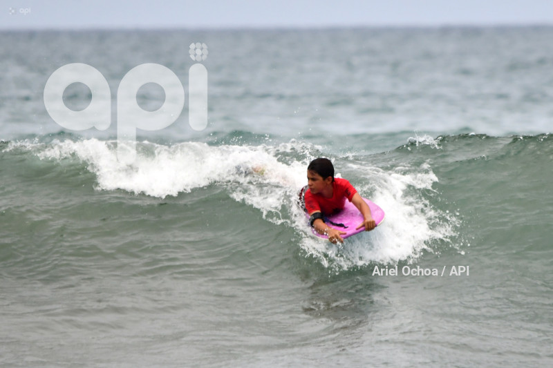 MANTA-SURF-TURISMO-EMERGENCIA-NACIONAL