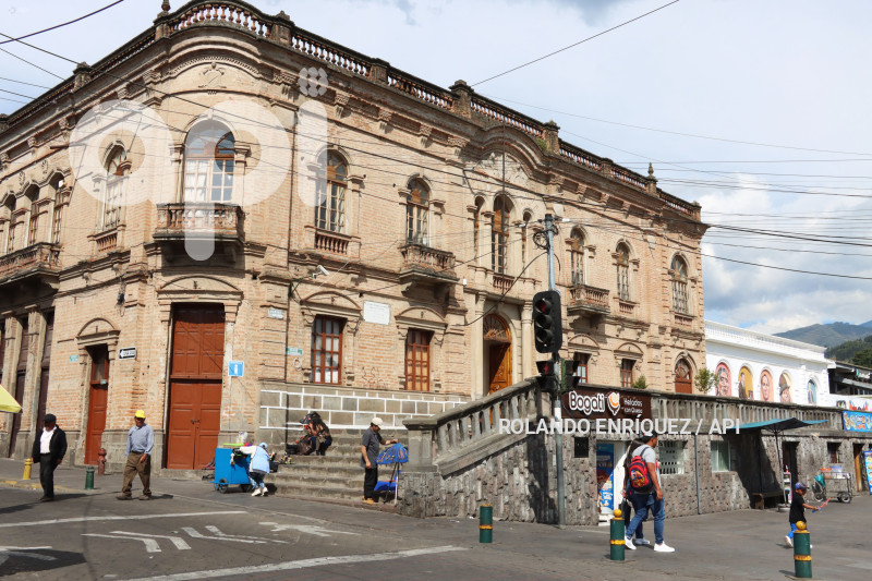 INSTENSO-CALOR-CAYAMBE