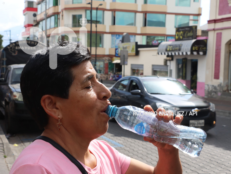 INSTENSO-CALOR-CAYAMBE