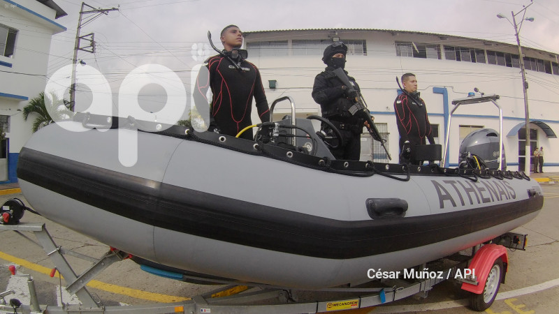 GYE-EQUIPO DE BUCEO