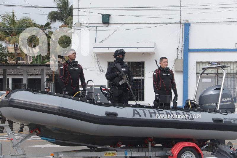 GYE-EQUIPO DE BUCEO