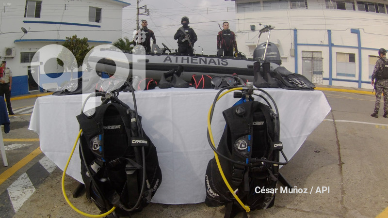 GYE-EQUIPO DE BUCEO