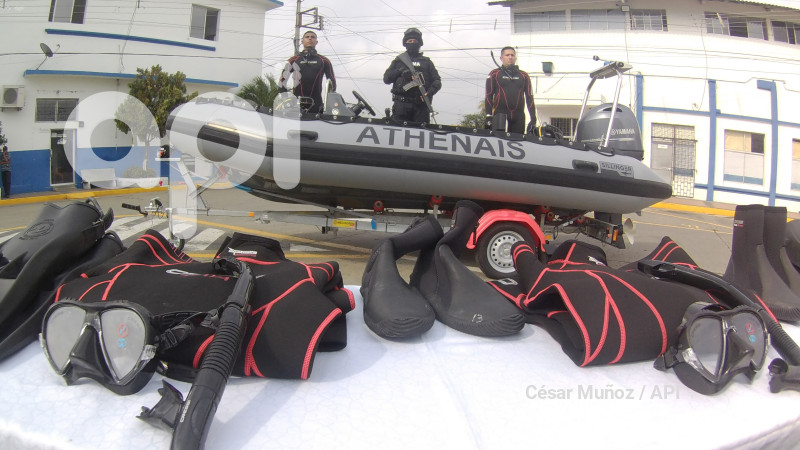 GYE-EQUIPO DE BUCEO