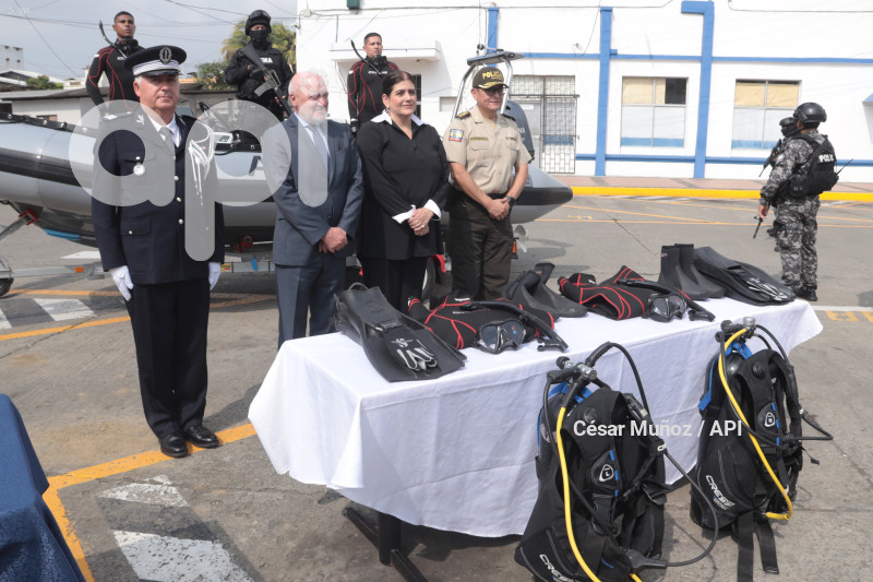 GYE-EQUIPO DE BUCEO