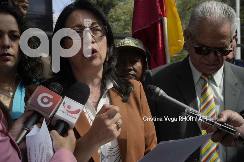 SOLANDA-GOYES-RUEDA-PRENSA
