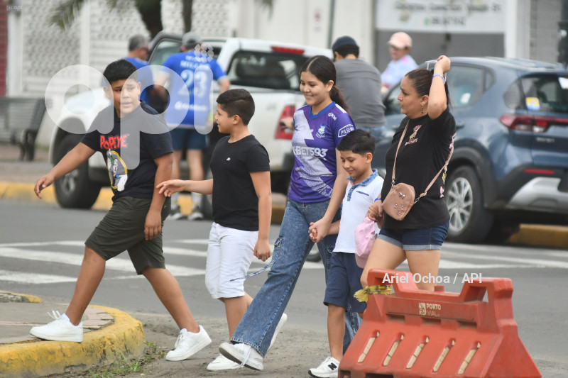 FBL-DELFIN-EMELEC-AMISTOSO