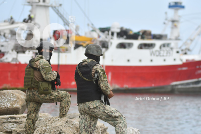MANTA-DETENIDOS-DROGA-PUERTO