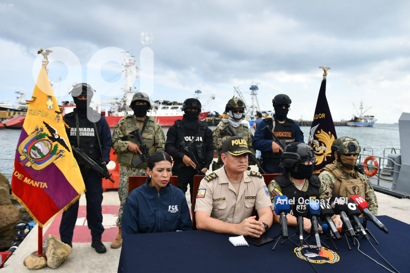 MANTA-DETENIDOS-DROGA-PUERTO