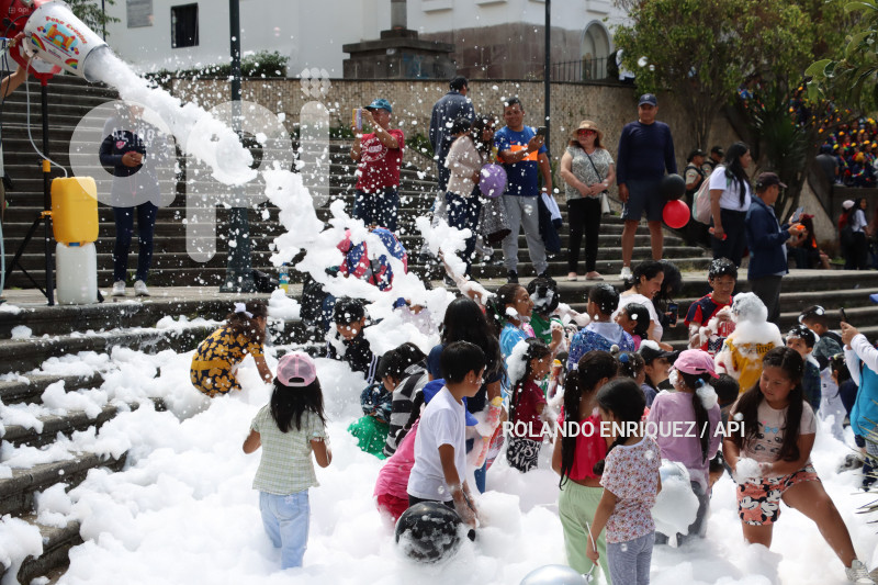 UIO-CARNAVAL-PLAZA-SAN-BLAS