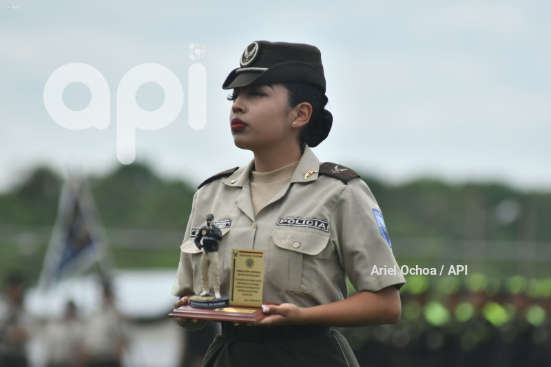 MANTA-CEREMONIA-ESCUELA-POLICIA-AROMO