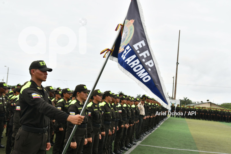 MANTA-CEREMONIA-ESCUELA-POLICIA-AROMO
