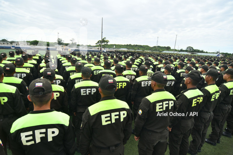 MANTA-CEREMONIA-ESCUELA-POLICIA-AROMO