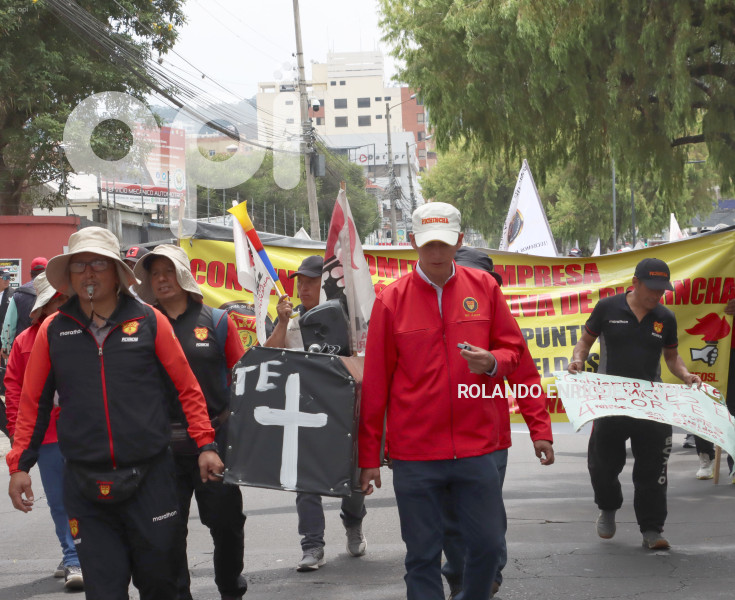 MARCHA-TRABAJADORES-CONCENTRACION-DEPORTIVA-PICHINCHA
