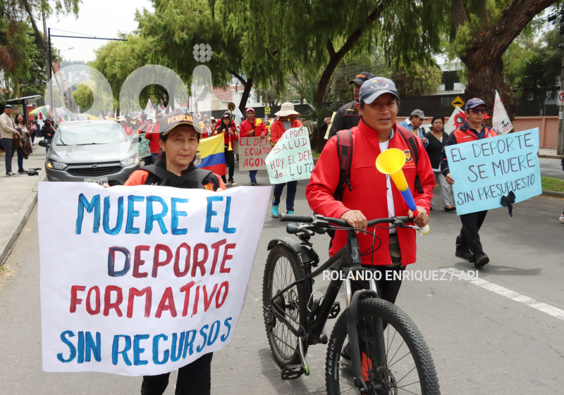 MARCHA-TRABAJADORES-CONCENTRACION-DEPORTIVA-PICHINCHA