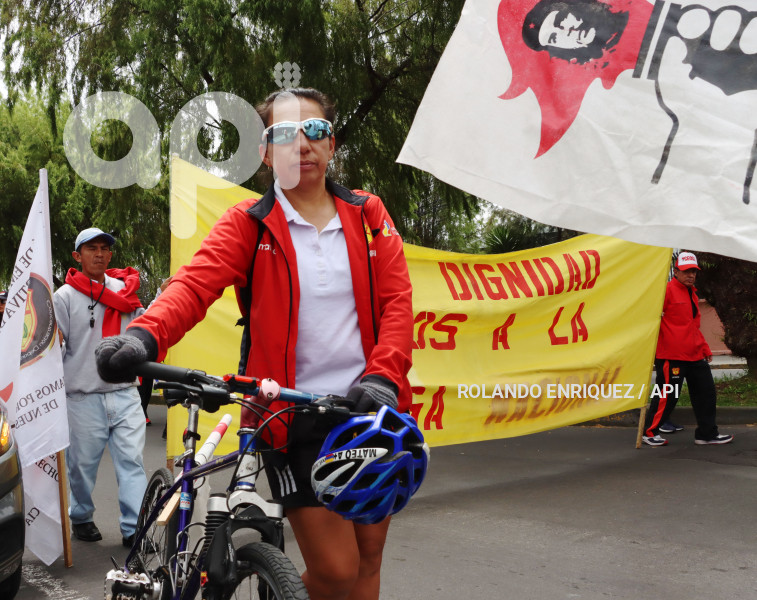 MARCHA-TRABAJADORES-CONCENTRACION-DEPORTIVA-PICHINCHA