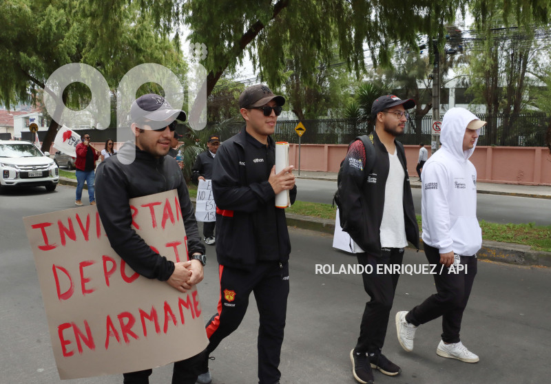 MARCHA-TRABAJADORES-CONCENTRACION-DEPORTIVA-PICHINCHA