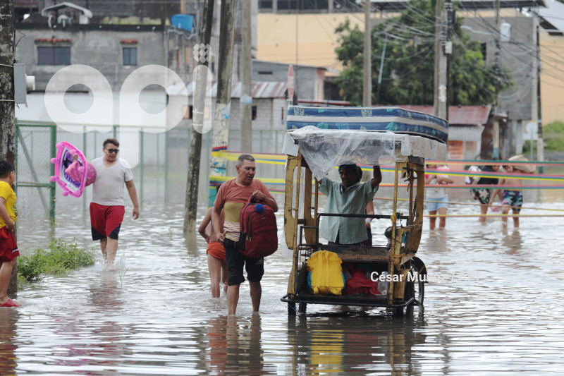 GYE-INUNDACION SANTA LUCIA