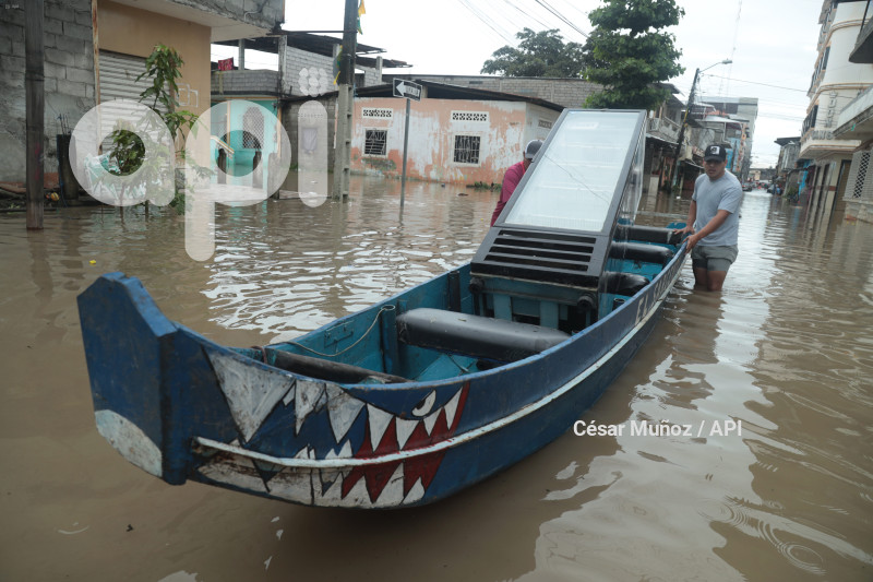 GYE-INUNDACION SANTA LUCIA