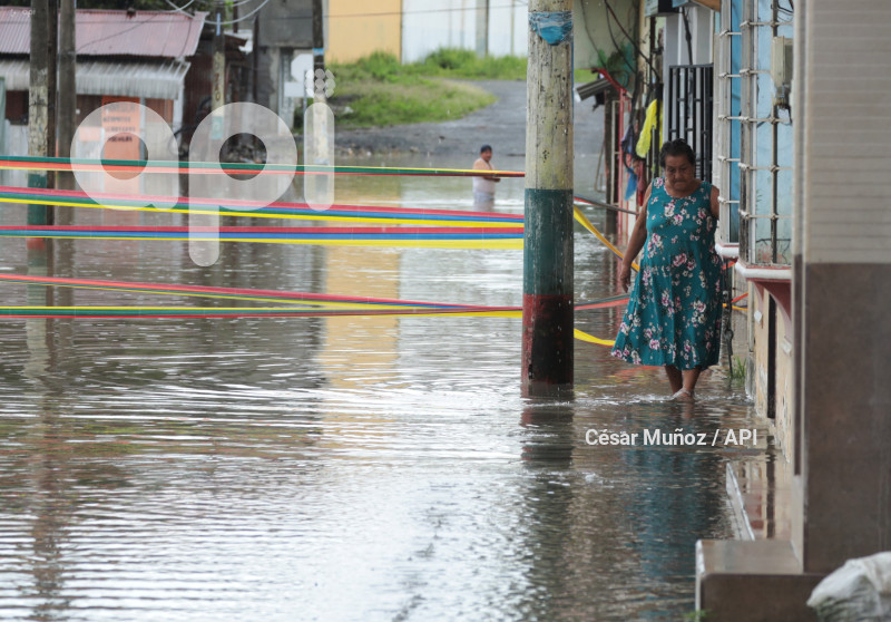 GYE-INUNDACION SANTA LUCIA