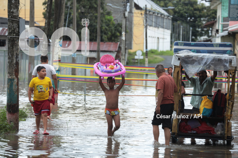 GYE-INUNDACION SANTA LUCIA