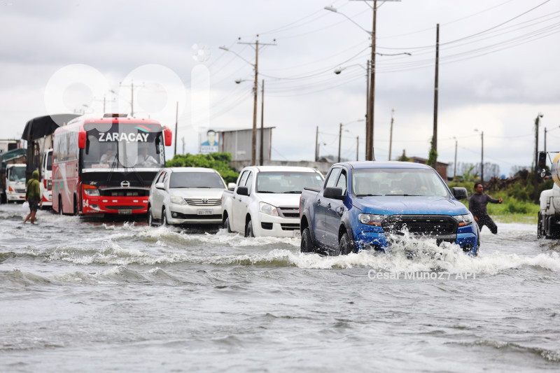 GYE-INUNDACION VIA BABAHOYO-JUJAN