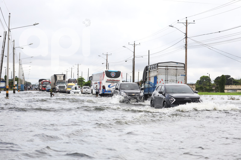 GYE-INUNDACION VIA BABAHOYO-JUJAN