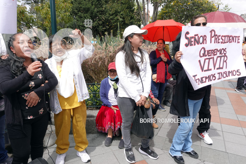 CUENCA-PLANTON POR NO PAGO A CLINICAS