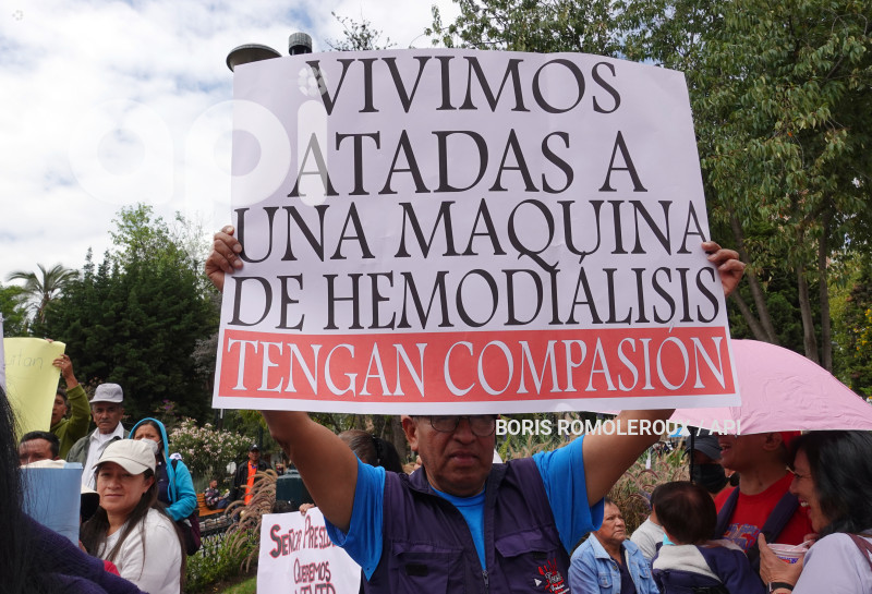 CUENCA-PLANTON POR NO PAGO A CLINICAS