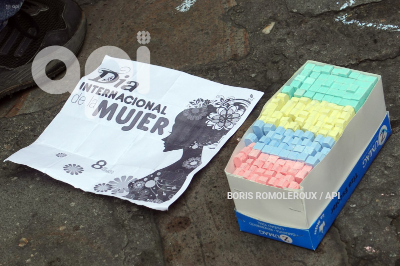 CUENCA-ARTE CON TIZA-POR EL DIA DE LA MUJER