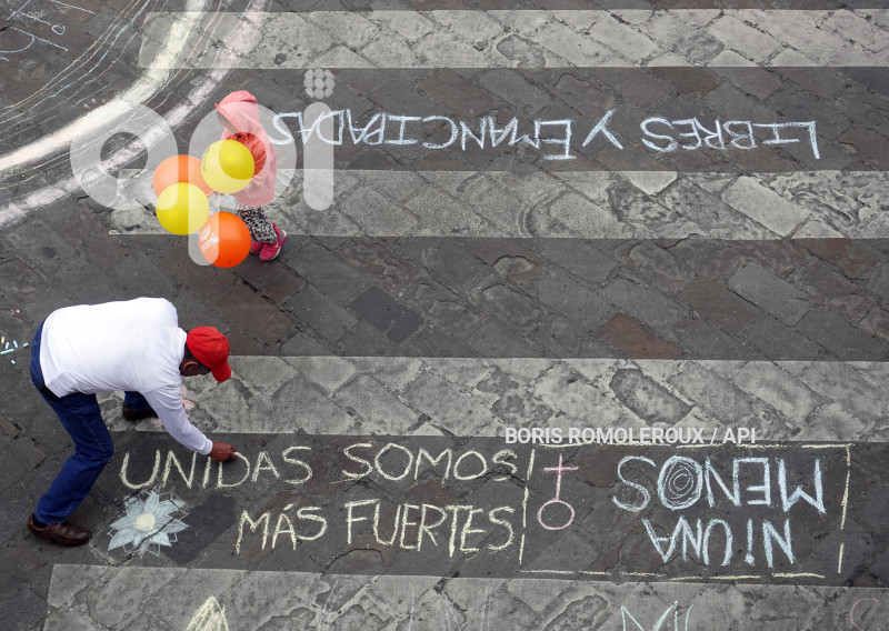 CUENCA-ARTE CON TIZA-POR EL DIA DE LA MUJER