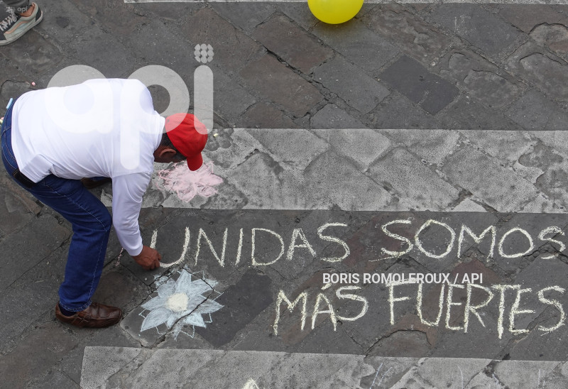 CUENCA-ARTE CON TIZA-POR EL DIA DE LA MUJER